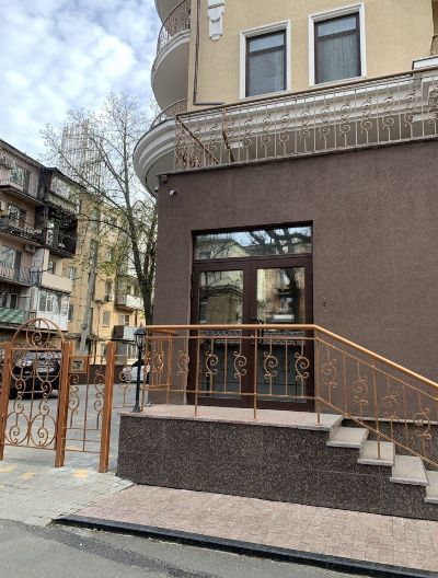 Аренда  коммерческого помещения 142 м² в Одессе на Французский Бульвар | Hiworking.com